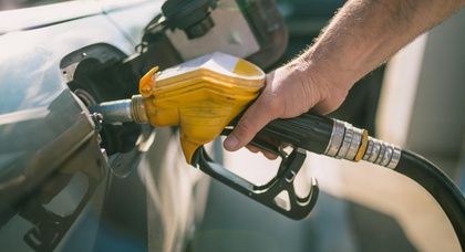 Цены на топливо разрешили повысить еще на 26-64 копеек за литр
