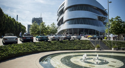 Музей Mercedes-Benz предложил сотрудникам BMW бесплатный вход и обеды