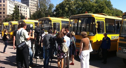 Министерство образования и науки получило от Группы компаний «АИС» более 200 школьных автобусов