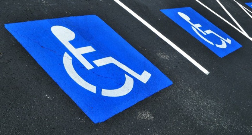Верховная Рада увеличила штрафы за парковку на местах для инвалидов