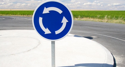 Кабинет министров изменил правила проезда перекрестков с круговым движением (обновлено)