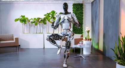 Робот Tesla Optimus продемонстрировал возможности выполнения рутинных задач вместо человека