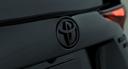 Toyota интригует тизером Prius из серии Nightshade
