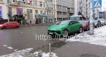 Lamborghini Urus стал очередной элитной жертвой киевских эвакуаторов
