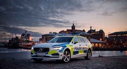 Универсал Volvo V90 одобрен для работы в полиции Швеции