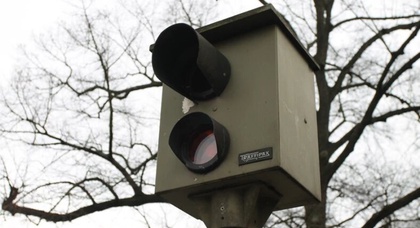 Водителя в Германии оштрафовали на 1500 евро за неприличный жест в камеру контроля скорости 