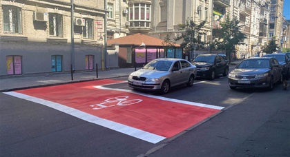 В Киеве появилась необычная разметка для велосипедов — левоповоротные зоны ожидания на светофорах