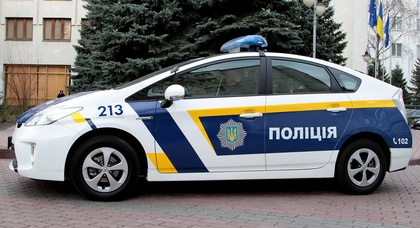 МВД выставило на Майдане полицейские машины с предложением выбрать лучшую