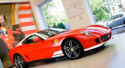 Ferrari и Lamborghini перестанут официально продавать в Украине