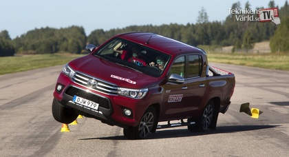 Пикап Toyota Hilux провалил лосиный тест (видео) 