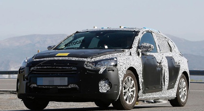 Ford тестирует новый Focus с серийным кузовом и салоном