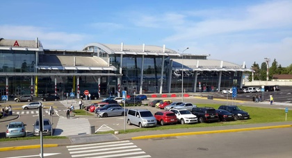 Аэропорт «Киев» изменил условия парковки и заезда к терминалу 
