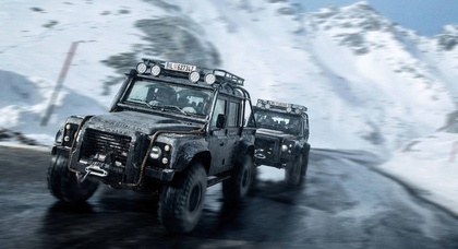 Внедорожник Land Rover Defender из фильма о Джеймсе Бонде продадут с молотка