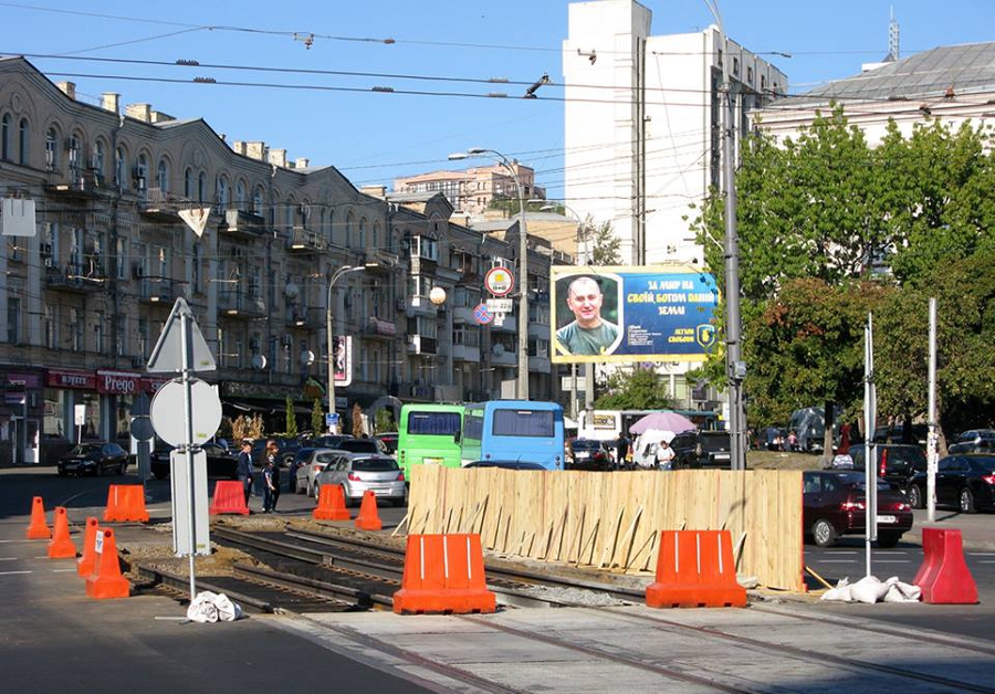 Трамвайный переезд на проспекте Победы во время ремонта