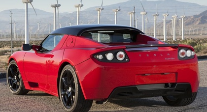 Tesla анонсировала долгожданное обновление Roadster