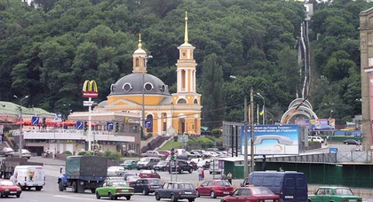 Почтовую площадь в Киеве начали разбирать