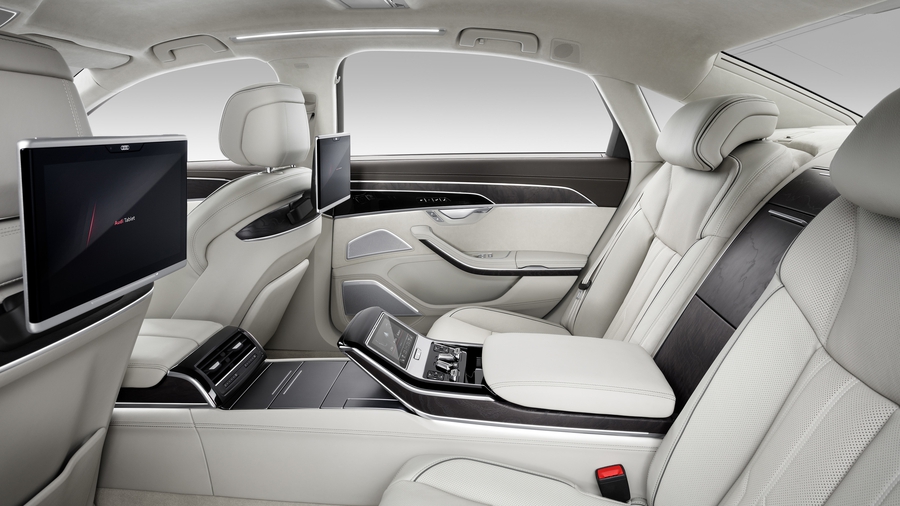 Салон Audi A8