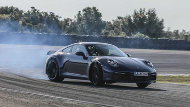 Новый Porsche 911 проходит финальные испытания перед премьерой