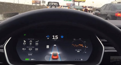 Автопилот Tesla научился прогнозировать аварии (видео)