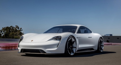 Porsche рассказала о ценах на новый электрокар Taycan  