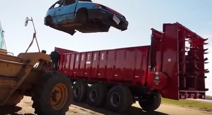Видео дня: шредер разрывает автомобиль как бумагу