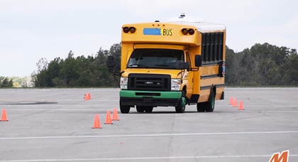 Школьный автобус прошел «лосиный тест» на 112 км/ч — видео
