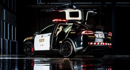 Канадская полиция превратила Tesla Model X в полицейский автомобиль