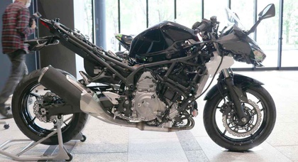 Kawasaki показала Prius в мире мотоциклов
