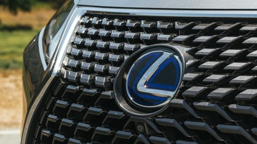 Lexus готовит свой первый электрокар 