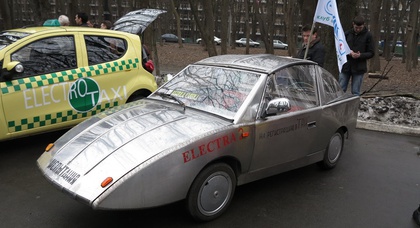 В Киеве представлен рукотворный электромобиль (видео)