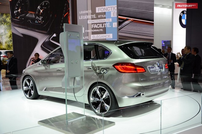 Paris'2012: первый переднеприводный BMW своими глазами