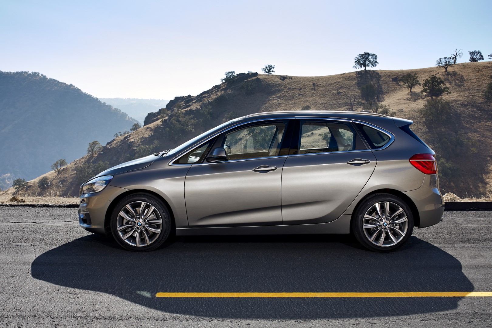 bmw_2_active_tourer_autoua_(2)_(large).j