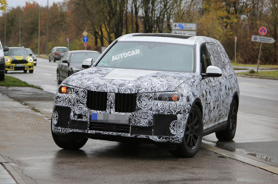 Кроссовер BMW X7 замечен в «своем» кузове