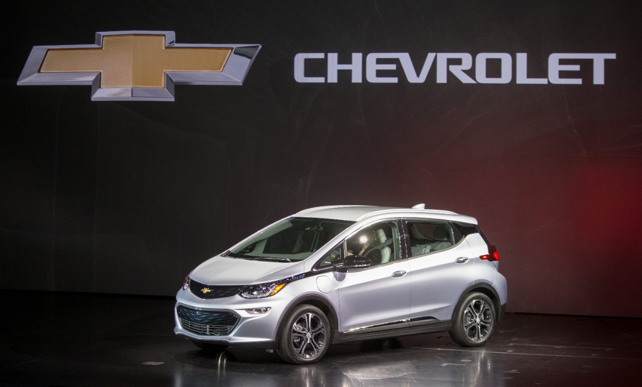 Chevrolet представила электромобиль Bolt с запасом хода 320 км (видео)