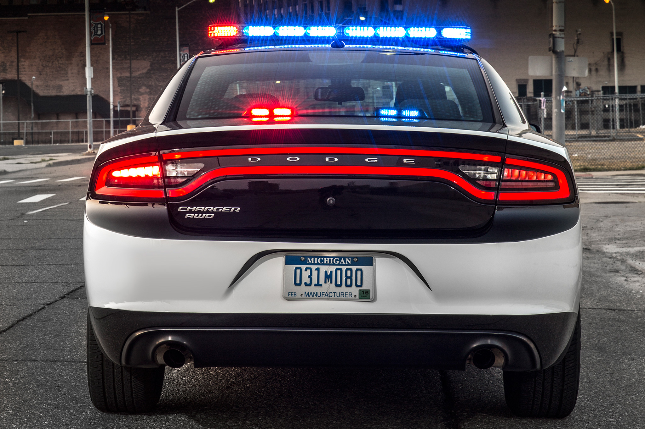 Полицейские Dodge Charger предупредят о нападении с тыла