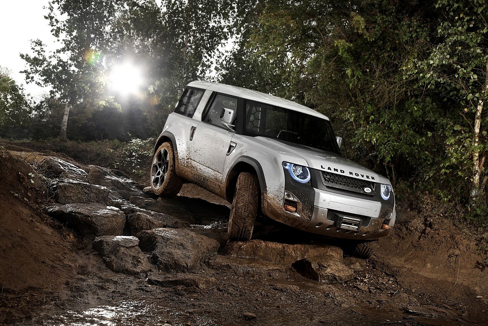 Новый Land Rover получит «прозрачный капот» (видео) 