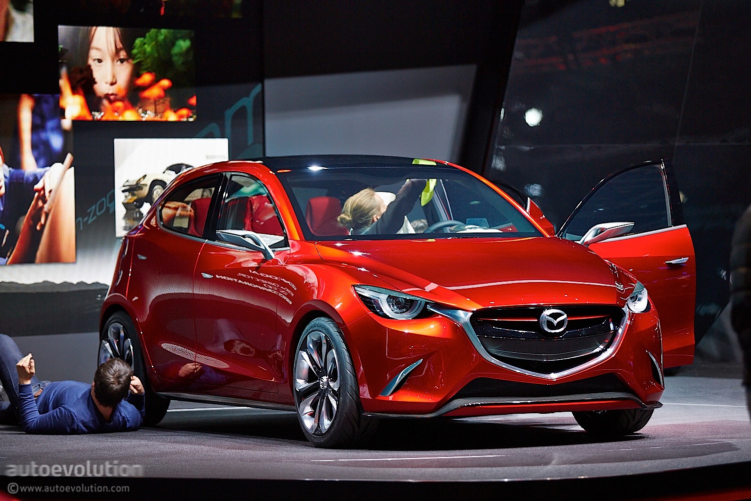 Японцы показали, какой будет новая Mazda2 (18 фото)