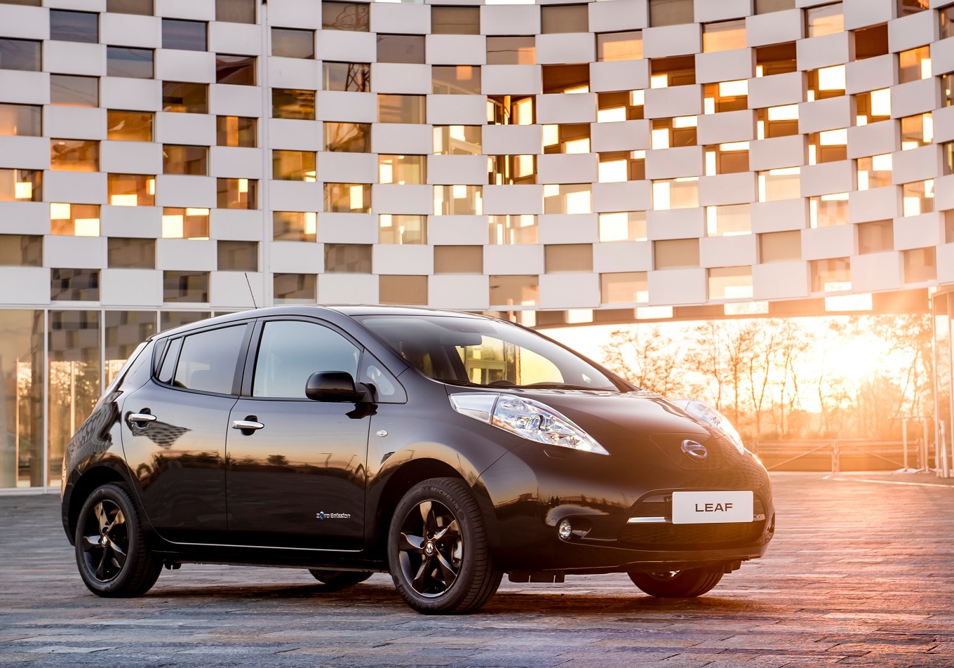 Хэтчбек Nissan Leaf получил ограниченную версию Black Edition