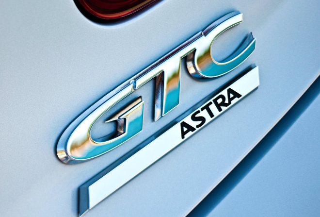 Opel_Astra_GTC_9