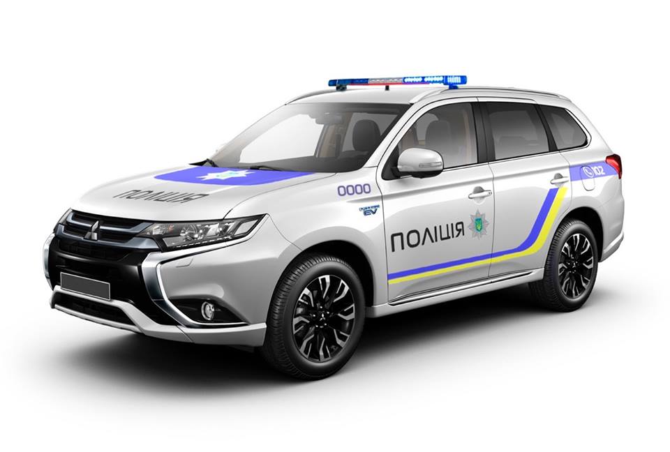 Полиция заменит ВАЗы и УАЗы на гибридные Mitsubishi Outlander