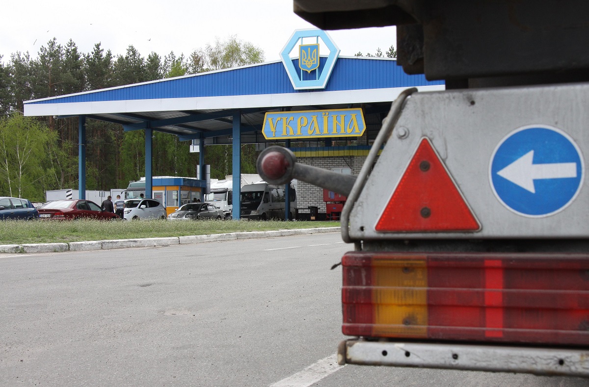 Владельцам нерастаможенных автомобилей разрешили превысить срок пребывания в Украине