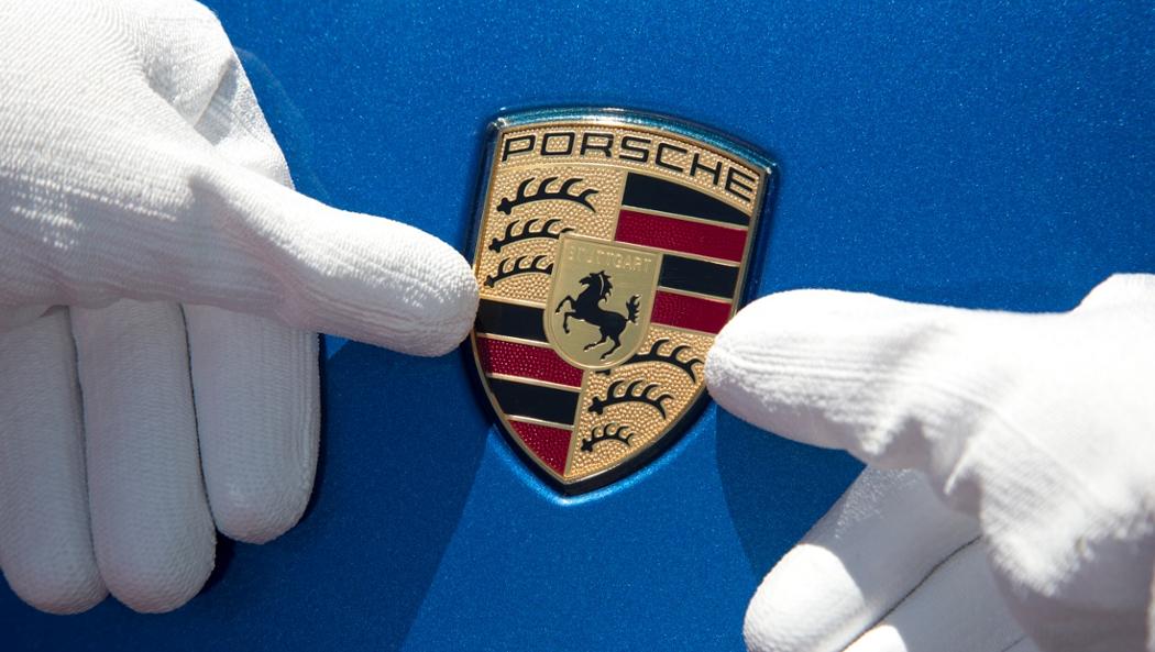 Porsche выписала всем своим сотрудникам по 8911 евро премии