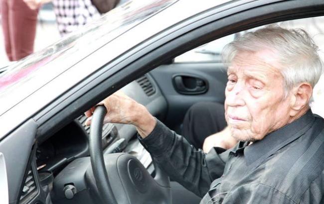 Жителя Нежина признали самым пожилым водителем в Украине