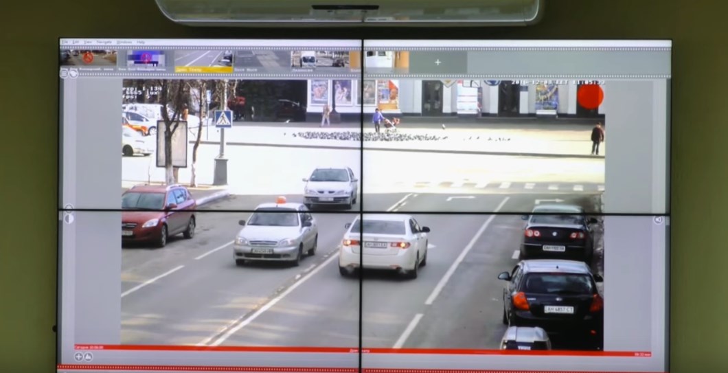 Новая система видеонаблюдения в Мариуполе сможет распознать марку и модель автомобиля