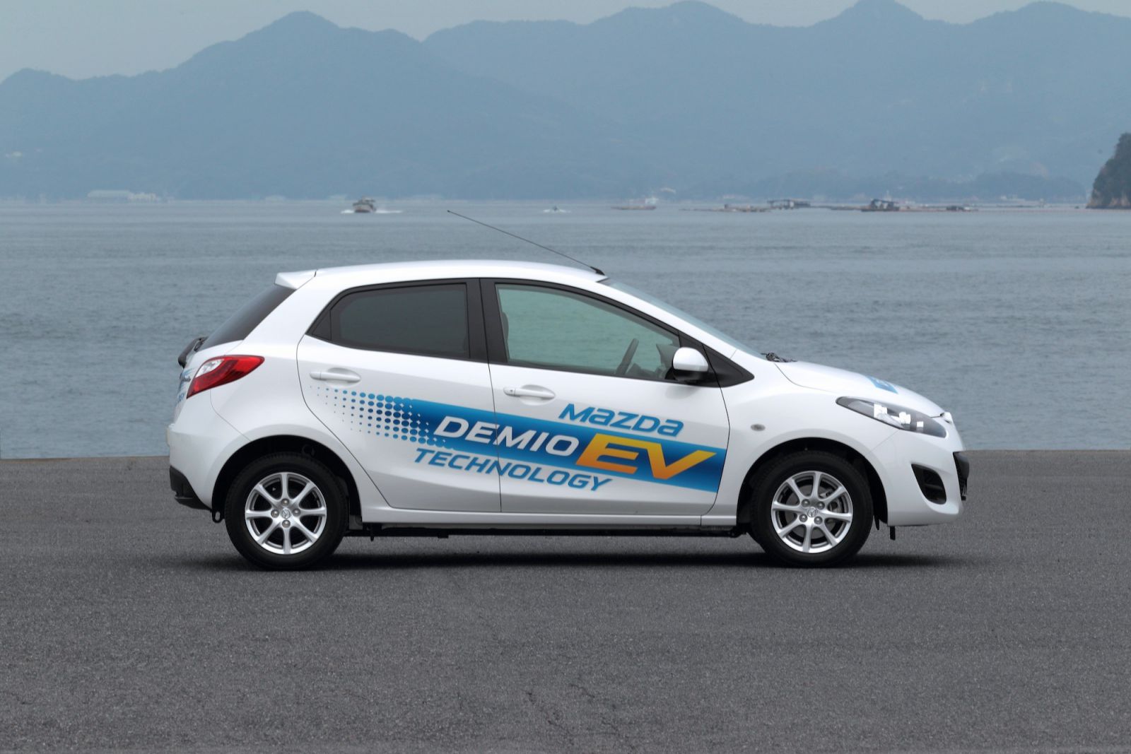 Mazda и Toyota договорились о совместной разработке электромобилей