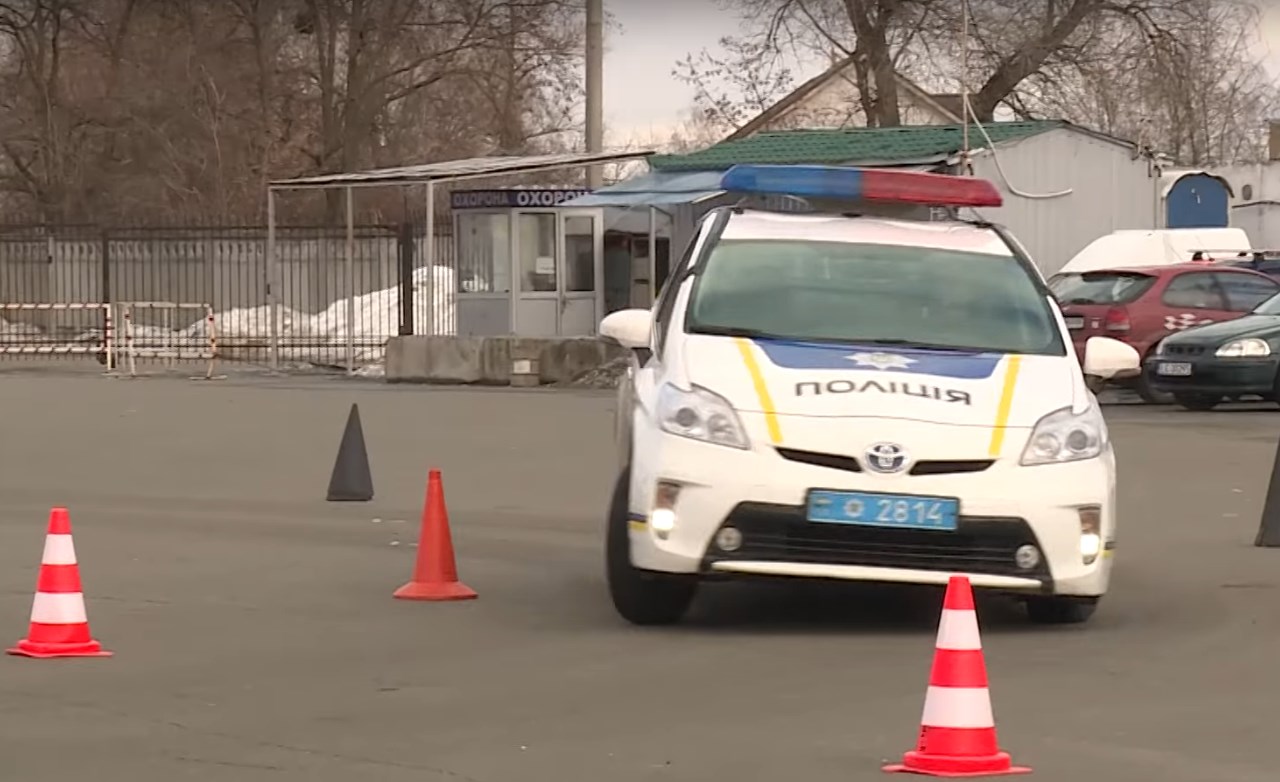 Киевских патрульных отправили на курсы контраварийного вождения