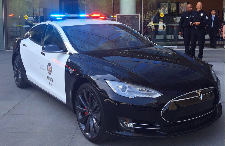 Tesla Model S превратят в полноценный патрульный автомобиль