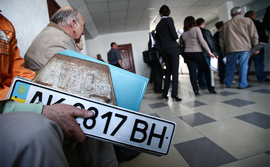 Крымчанам не разрешили оставить украинскую регистрацию автомобилей