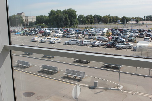 Аэропорт «Борисполь» снизил стоимость краткосрочной парковки