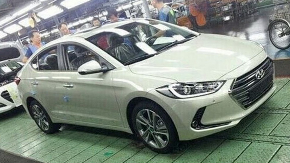 Новая Hyundai Elantra засветилась без камуфляжа!